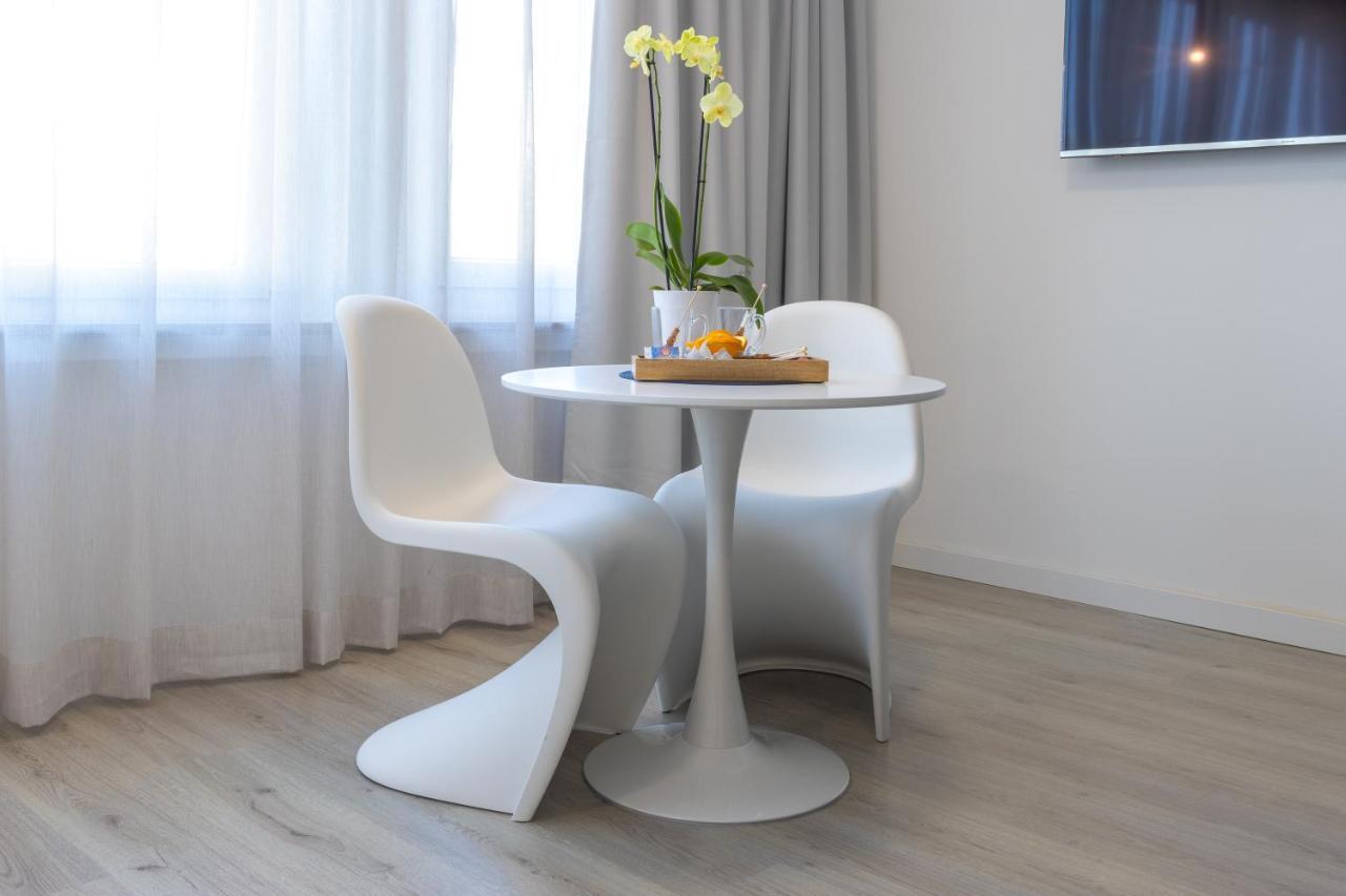 Zzzpace Smart-Hotel Bielefeld Zentrum Buitenkant foto