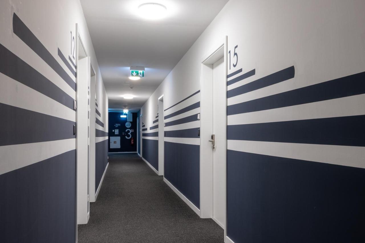 Zzzpace Smart-Hotel Bielefeld Zentrum Buitenkant foto
