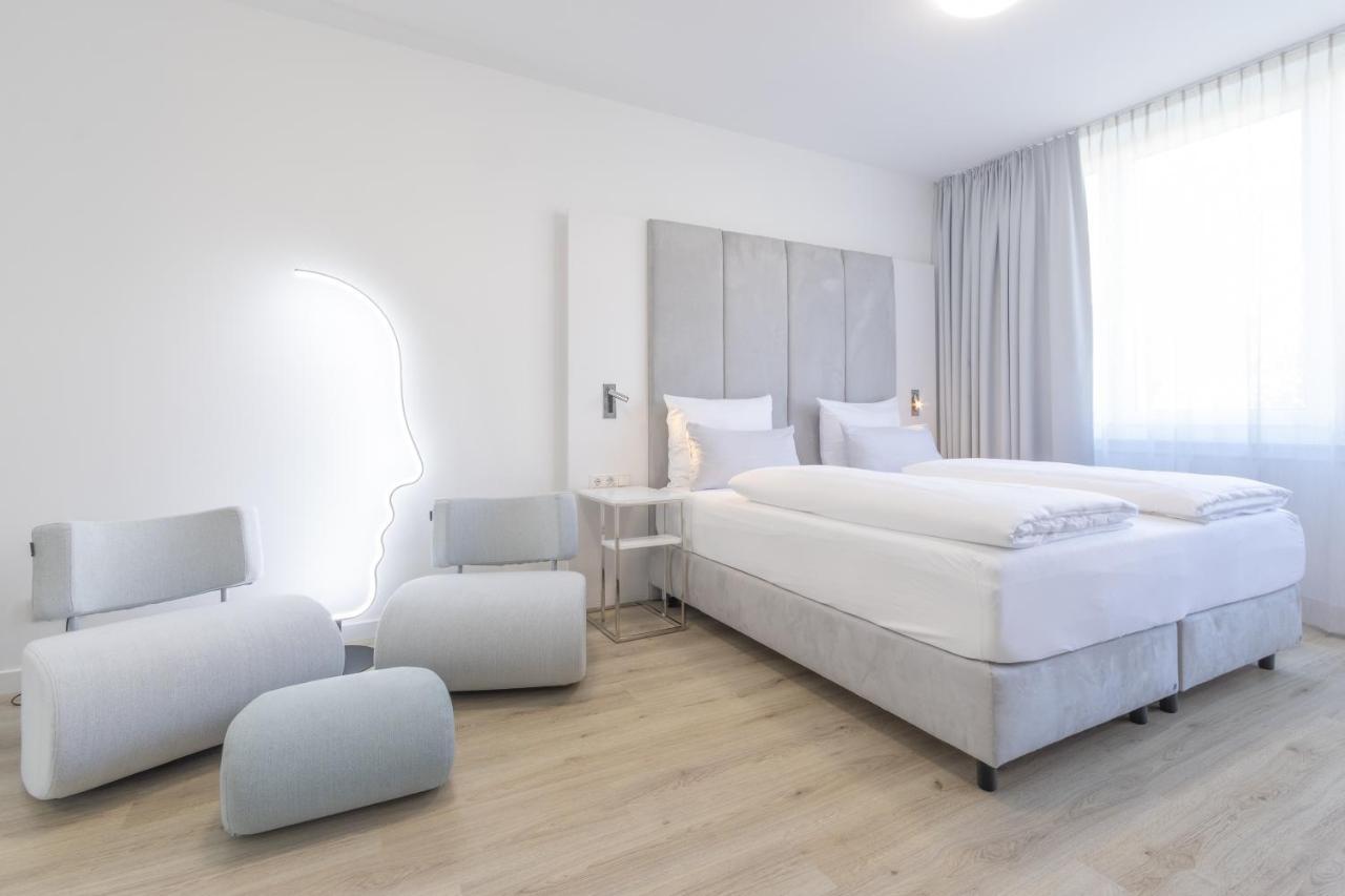 Zzzpace Smart-Hotel Bielefeld Zentrum Buitenkant foto